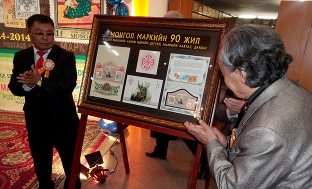 Монгол маркийн музейтэй боллоо